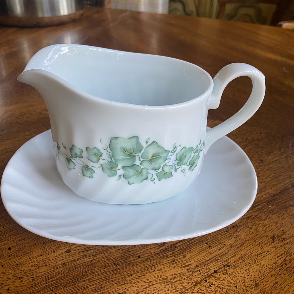 Corningware Callaway Gravy Boat with Under Plate